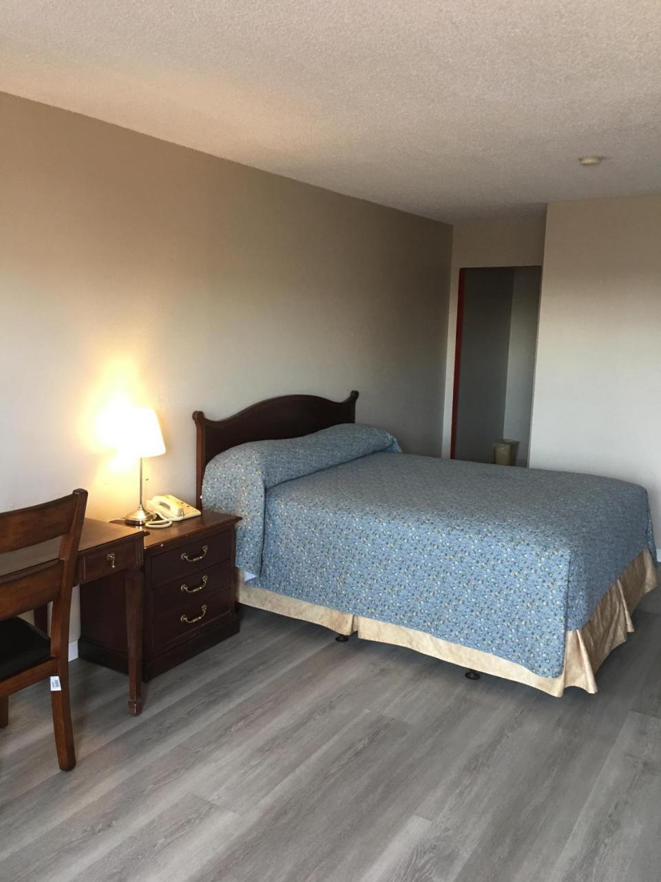 Red Deer Inn & Suites Luaran gambar